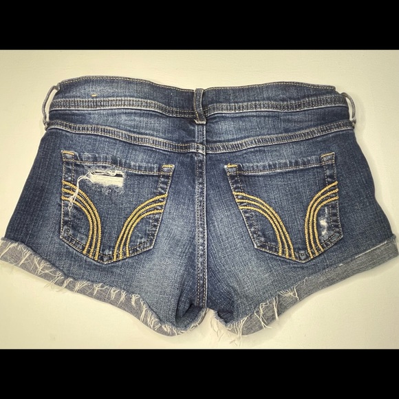 Hollister Juniors Jeans Shorts Size 3 Distressed Low Rise Short Short W26 EUC - Picture 2 of 6